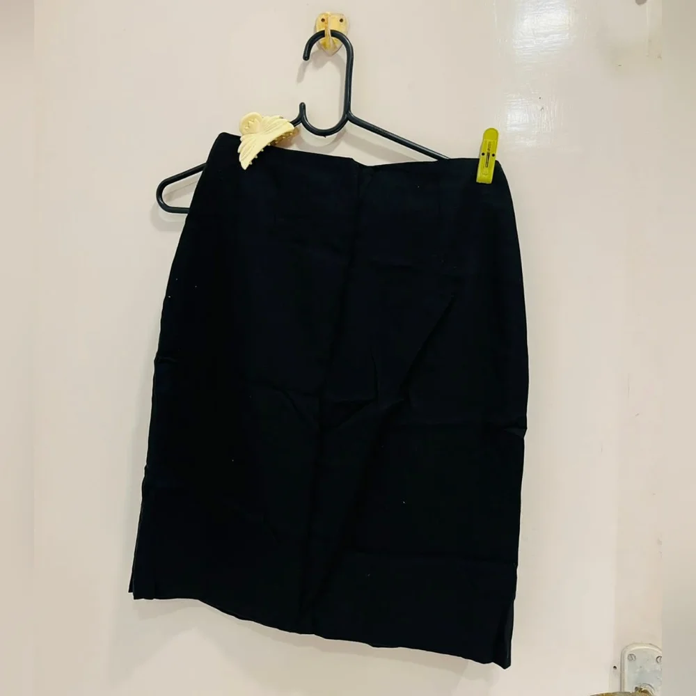 Black pencil skirt - Picture 2 of 4